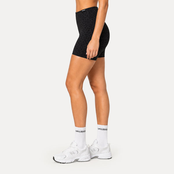 LEO Shorts Velvara